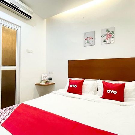 Oyo 90334 Mawlaya Hotel Bayan Lepas Exteriör bild