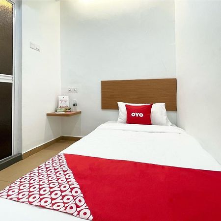 Oyo 90334 Mawlaya Hotel Bayan Lepas Exteriör bild