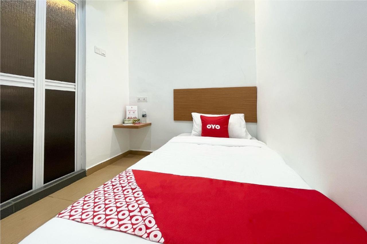 Oyo 90334 Mawlaya Hotel Bayan Lepas Exteriör bild