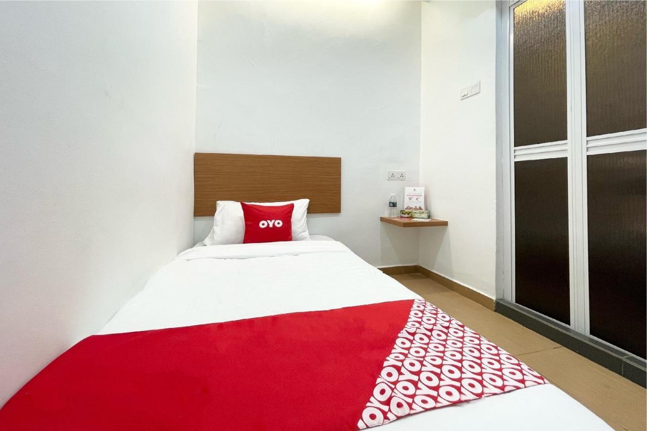 Oyo 90334 Mawlaya Hotel Bayan Lepas Exteriör bild