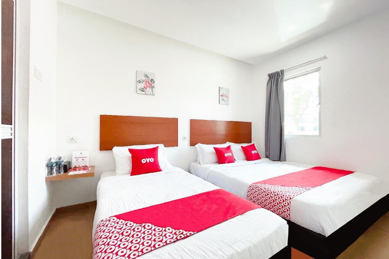 Oyo 90334 Mawlaya Hotel Bayan Lepas Exteriör bild