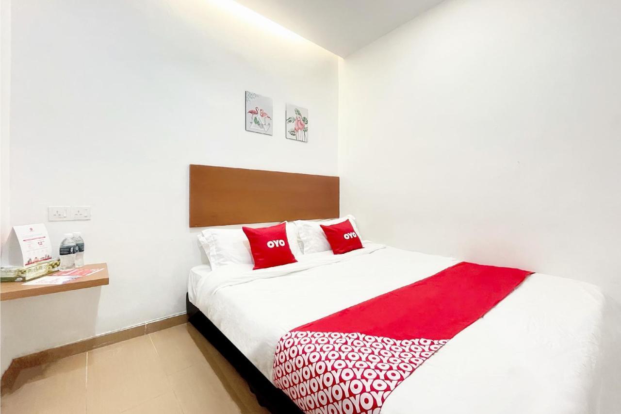 Oyo 90334 Mawlaya Hotel Bayan Lepas Exteriör bild